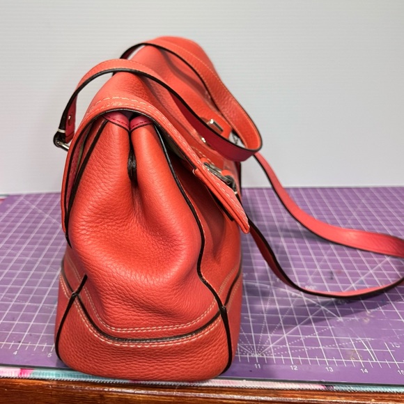 Coach Hampton in coral pebbled leather - Picture 4 of 11